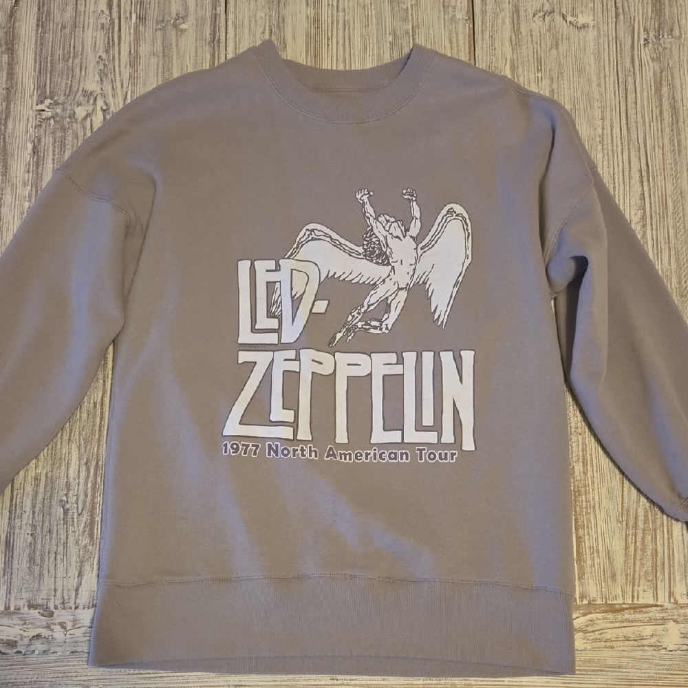 Abercrombie & Fitch Gray Graphic Crewneck Sweater